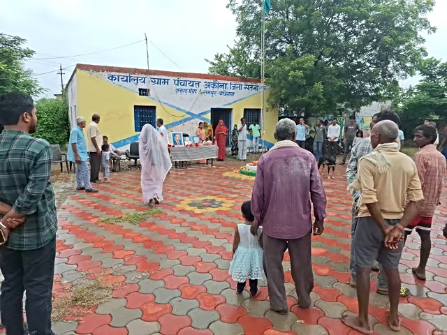 ठाकुरों के गांव में दलित महिला सरपंच का अपमान कहा