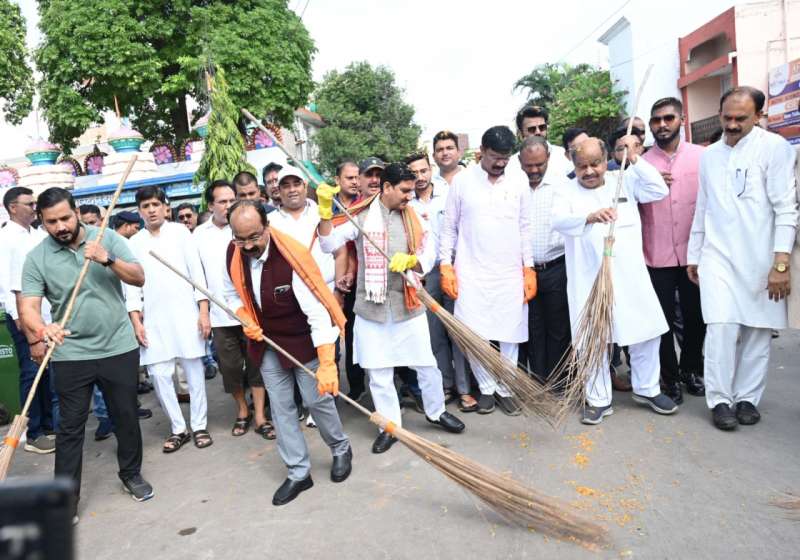 उप मुख्यमंत्री अरुण साव और केंद्रीय राज्य मंत्री तोखन साहू