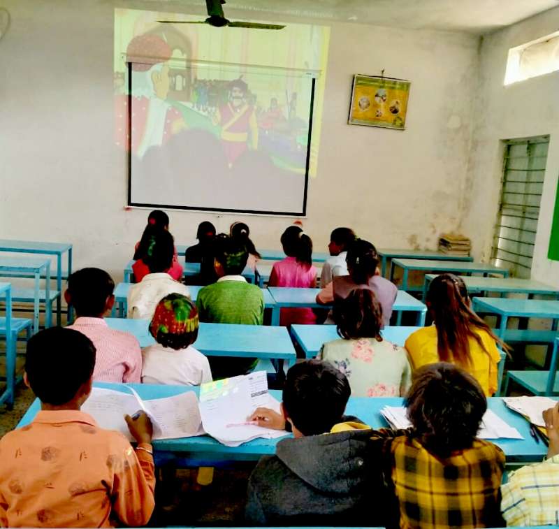 एक ऐसा जनजातीय गांव जहां हर घर में हैं अधिकारी कर्मचारी