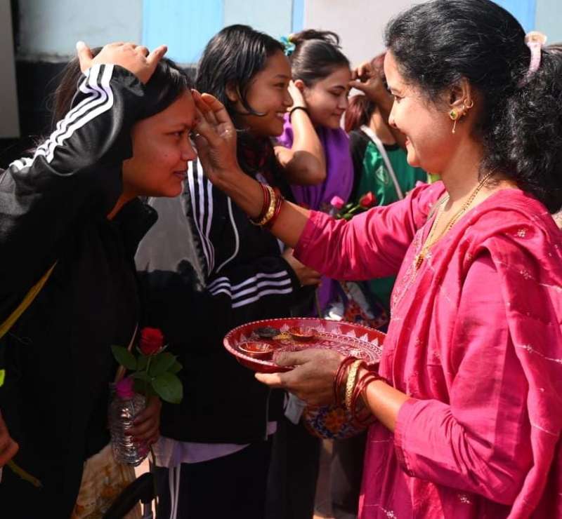 जनजातीय गौरव दिवस पर प्रस्तुति देने अरूणाचल प्रदेश उत्तराखण्ड तेलंगाना