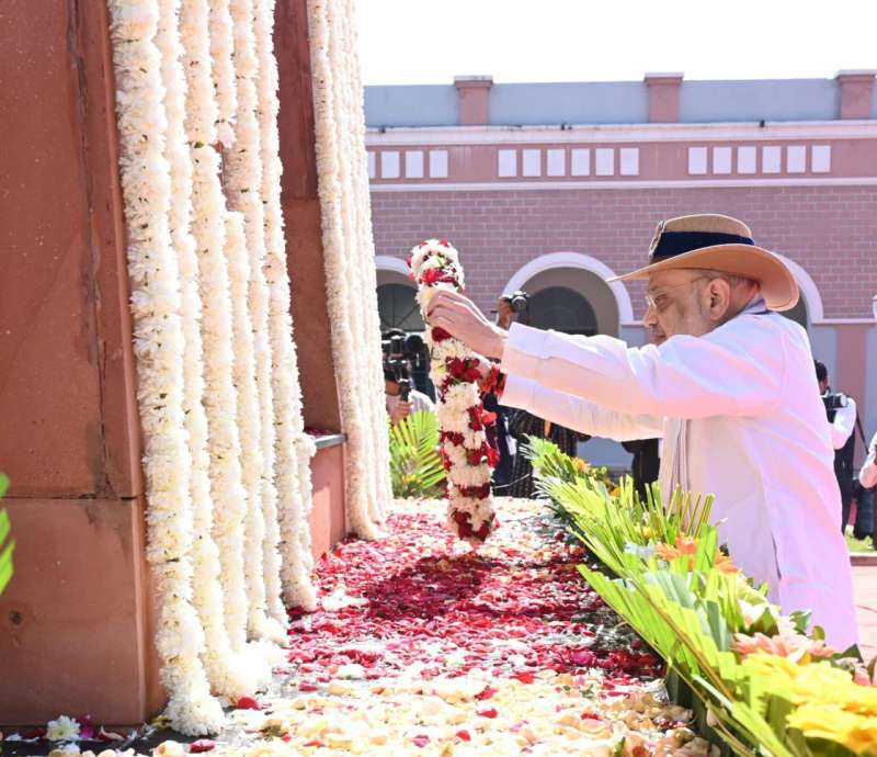 केंद्रीय गृह मंत्री अमित शाह ने शहीद जवानों को दी