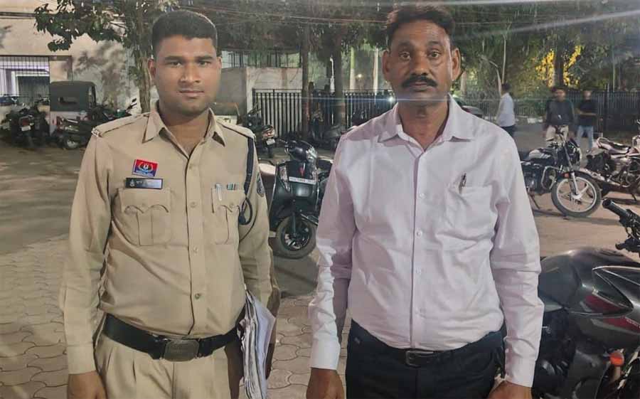 पुलिसवालों को साथी हवलदार ने सस्ते में जमीन दिलाने के