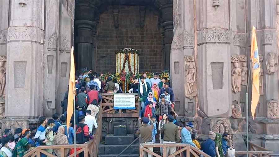 भोजपुर में उमड़ा जन सैलाब हजारों श्रद्धालुओं ने किए शिव