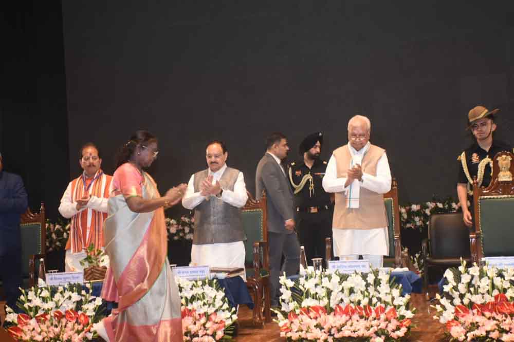 राष्ट्रपति द्रौपदी मुर्मु ने पटना पहुंचकर पीएमसीएच के शताब्दी समारोह