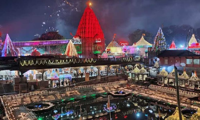 महाकाल मंदिर में दर्शन के नाम पर अवैध वसूली रोकने