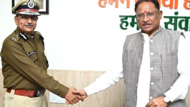 मुख्यमंत्री विष्णुदेव साय से नवनियुक्त पुलिस महानिदेशक अरुण देव गौतम